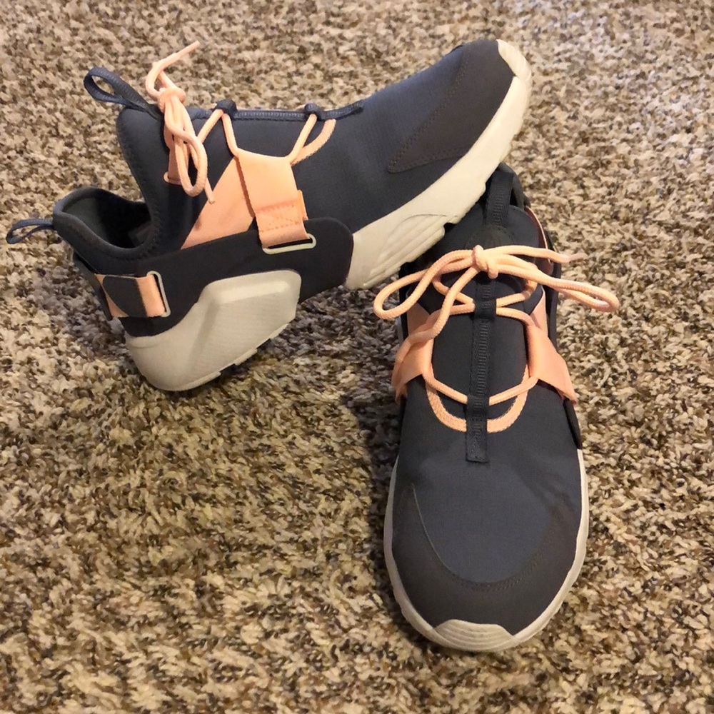 NIKE AIR HUARACHE SHOES